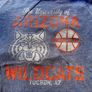 CLASSIC VINTAGE U OF A WILDCATS T-SHIRT SZ S